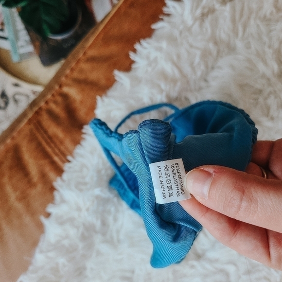 𝅺3/$20 Blue Shirred Bikini Top Size Small - Picture 3 of 3